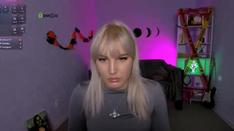 suzi_love online show from 10-21-25, 12:22