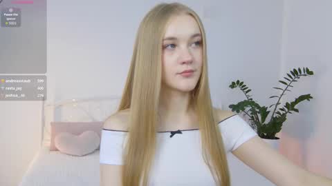 Suzi online show from 10-08-25, 01:42