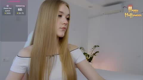 Suzi online show from 10-16-25, 01:12