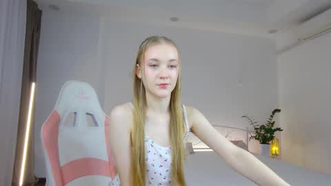 Suzi online show from 11-30-25, 02:10