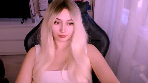 Kate online show from 10-19-25, 01:17