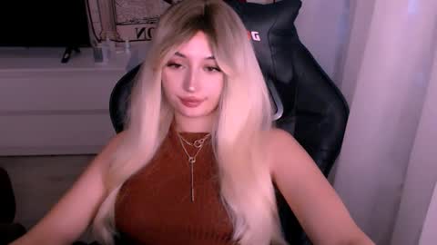 Kate online show from 10-22-25, 01:06