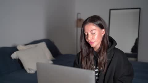 Snapshot of sweet_and_honest chatting on 10-26-25, 09:42 Dorothea online show from 10-26-25, 09:42