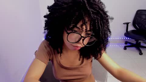 Snapshot of sweet_anie_04 chatting on 01-17-25, 05:42 Anie online show from 01-17-25, 05:42