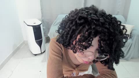 Snapshot of sweet_anie_04 chatting on 02-01-25, 04:35 Anie online show from 02-01-25, 04:35