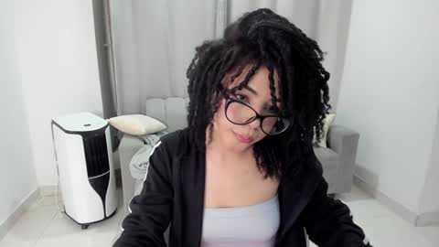 Snapshot of sweet_anie_04 chatting on 02-05-25, 02:40 Anie online show from 02-05-25, 02:40