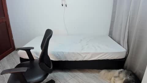 Snapshot of sweet_anie_04 chatting on 11-13-25, 06:45 Anie online show from 11-13-25, 06:45