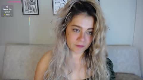 Bella Valery online show from 11-25-25, 10:10