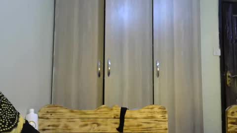 Snapshot of sweet_bobo chatting on 10-21-25, 03:51 Ocean online show from 10-21-25, 03:51