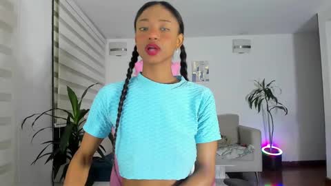 sweet_brunette88 online show from 01-06-25, 12:27