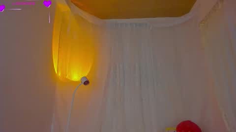 Snapshot of sweet_carine chatting on 09-26-25, 04:49 camil online show from 09-26-25, 04:49