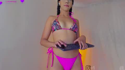 Snapshot of sweet_carine chatting on 10-05-25, 06:34 camil online show from 10-05-25, 06:34