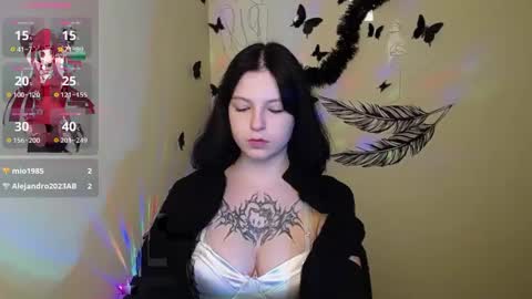 Snapshot of sweet_cherryg chatting on 01-13-25, 10:14 Ivy online show from 01-13-25, 10:14