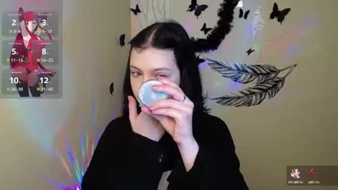 Snapshot of sweet_cherryg chatting on 01-20-25, 01:00 Ivy online show from 01-20-25, 01:00