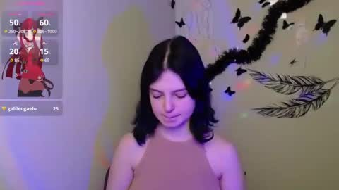 Snapshot of sweet_cherryg chatting on 02-19-25, 01:39 Ivy online show from 02-19-25, 01:39