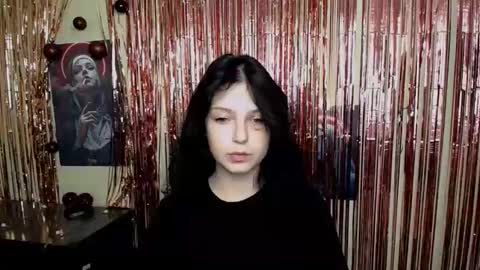 Snapshot of sweet_cherryg chatting on 09-18-25, 12:29 Ivy online show from 09-18-25, 12:29