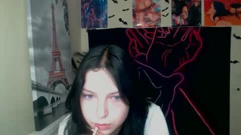 Snapshot of sweet_cherryg chatting on 10-03-25, 06:54 Ivy online show from 10-03-25, 06:54