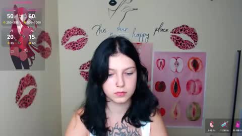 Snapshot of sweet_cherryg chatting on 10-10-25, 12:26 Ivy online show from 10-10-25, 12:26