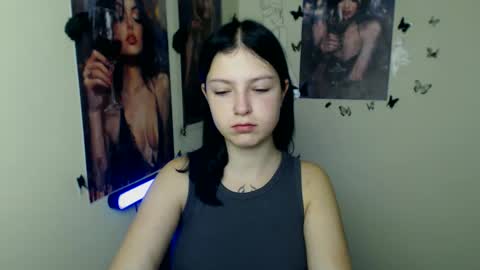 Snapshot of sweet_cherryg chatting on 10-25-25, 06:32 Ivy online show from 10-25-25, 06:32