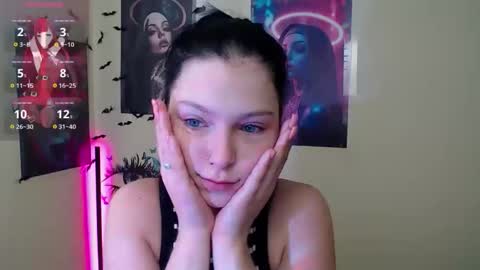 Snapshot of sweet_cherryg chatting on 10-26-25, 07:36 Ivy online show from 10-26-25, 07:36