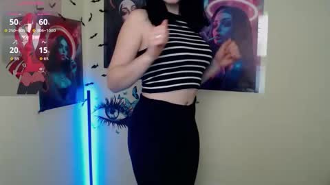 Snapshot of sweet_cherryg chatting on 10-29-25, 01:35 Ivy online show from 10-29-25, 01:35