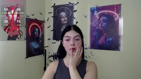 Snapshot of sweet_cherryg chatting on 10-31-25, 07:09 Ivy online show from 10-31-25, 07:09