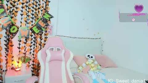 sweet_dania_ online show from 10-22-25, 08:14