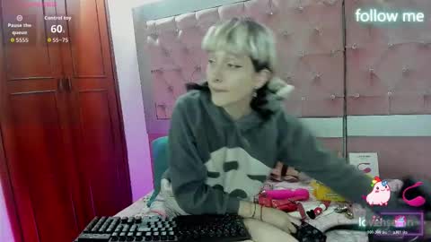 Snapshot of sweet_emmili chatting on 11-24-25, 12:05 emmili online show from 11-24-25, 12:05