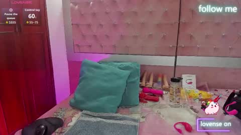 Snapshot of sweet_emmili chatting on 12-02-25, 11:59 emmili online show from 12-02-25, 11:59