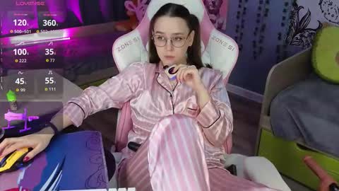Alice online show from 10-20-25, 02:56