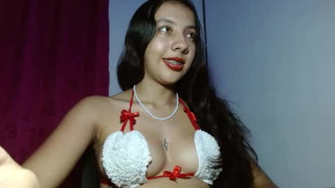Snapshot of sweet_isaa chatting on 12-18-24, 04:31 Hello welcome to my room - follow me please online show from 12-18-24, 04:31