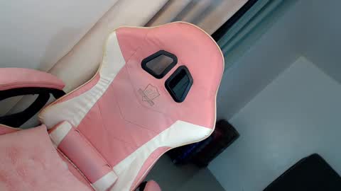 Snapshot of sweet_jessica69xx chatting on 12-26-24, 01:21 Jess online show from 12-26-24, 01:21