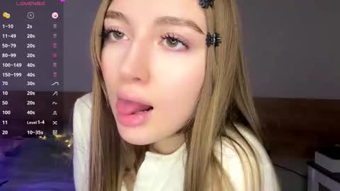 Snapshot of sweet_meaw chatting on 12-23-25, 01:25 Michelle online show from 12-23-25, 01:25