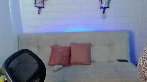 Sweet  Mia online show from 10-31-25, 07:26