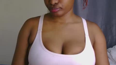 Snapshot of sweet_miah12 chatting on 02-23-26, 08:39 Queen debby online show from 02-23-26, 08:39