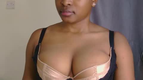 Snapshot of sweet_miah12 chatting on 02-25-26, 10:47 Queen debby online show from 02-25-26, 10:47