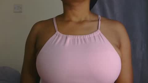 Snapshot of sweet_miah12 chatting on 03-01-26, 03:36 Queen debby online show from 03-01-26, 03:36