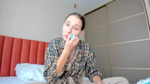 Snapshot of sweet_miss381 chatting on 12-25-24, 05:37 Sofi online show from 12-25-24, 05:37