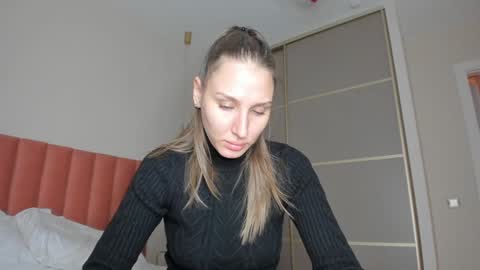 Snapshot of sweet_miss381 chatting on 12-29-24, 02:10 Sofi online show from 12-29-24, 02:10