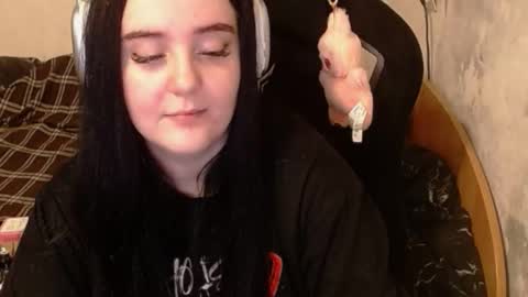 Snapshot of sweet_my_dream chatting on 09-15-25, 04:18 sweet_my_dream online show from 09-15-25, 04:18