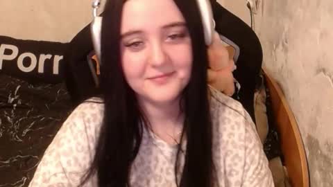 Snapshot of sweet_my_dream chatting on 10-16-25, 01:12 sweet_my_dream online show from 10-16-25, 01:12