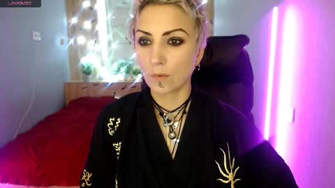 sweet_n_strong online show from 11-18-25, 01:04