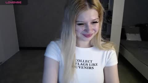 sweet_nicole_333 online show from 10-23-25, 11:31