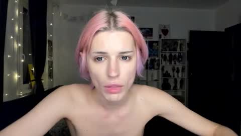 Snapshot of sweet_peach__ chatting on 10-20-25, 06:19 kira online show from 10-20-25, 06:19