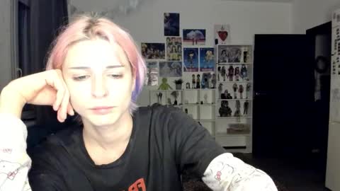 Snapshot of sweet_peach__ chatting on 10-21-25, 07:47 kira online show from 10-21-25, 07:47