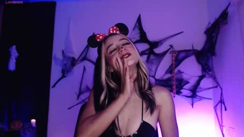 Penny  online show from 10-19-25, 09:26