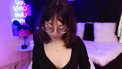 Roxanee online show from 11-26-25, 04:35