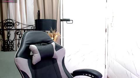 Leah online show from 11-06-25, 11:26