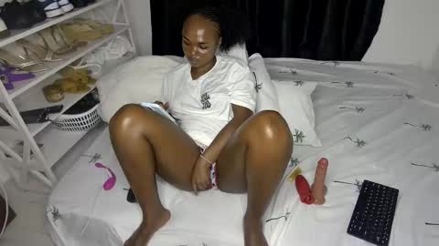 Snapshot of sweet_spoon chatting on 11-08-25, 06:51 Nina online show from 11-08-25, 06:51