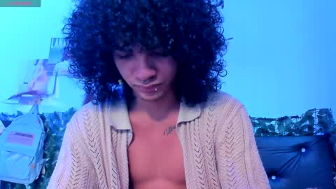 Snapshot of sweet_vond chatting on 12-02-24, 04:09 Steven independent model online show from 12-02-24, 04:09